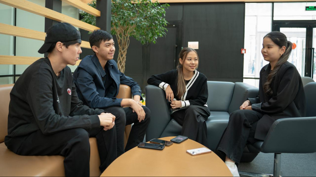  кейіпкердің жеке мұрағатынан