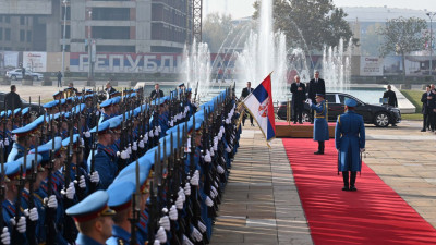 Сербия сарайының алдындағы алаңда Тоқаевты ресми қарсы алу рәсімі өтті