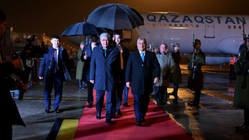 Фотография к новости: Қазақстан Президенті Мажарстанға мемлекеттік сапармен барды