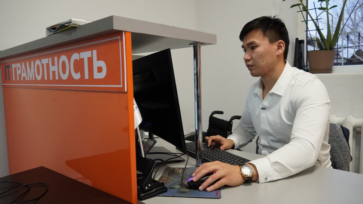  Асылхан Жуланов  