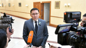 Фотография к новости: Оқушыға күніне 840, ал итке 5000 теңге бөлінеді. Депутат қаңғыбас иттерге қатысты ұсыныс айтты