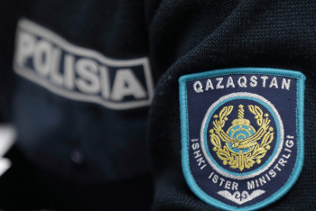 Фотография к новости: Алматыда автобус бақылаушысына пышақ ала жүгірген ер адам ұсталды