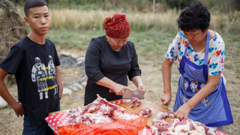 Фотография к новости: Қандасымыз Қытайда қонақ күту дәстүрінің мұрагері атанған