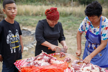 Фотография к новости: Қандасымыз Қытайда қонақ күту дәстүрінің мұрагері атанған