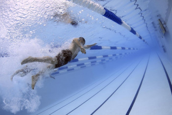 "Жүзуге барып, жүре бастайды": Шымкентте ерекше балаларға арналған неше бассейн бар?