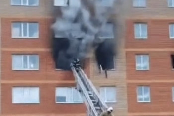 Фотография к новости: БҚО-дағы өрт кезінде балалар төртінші қабаттағы терезеден секірген