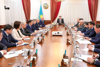 Фотография к новости: Бектенов Украина төңірегіндегі жағдайға байланысты шұғыл жиын өткізді