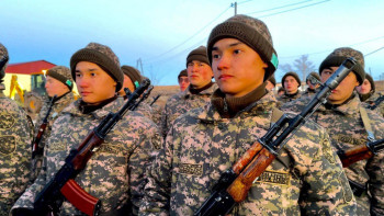 Фотография к новости: Өскемендегі әскери бөлімде ағайынды егіздер қызмет етеді