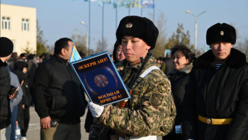 Фотография к новости: Әскерге шақырылған сарбаздар Отанға адал болуға ант берді