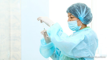 Фотография к новости: Алматыда 4 мыңнан астам қыз АПВ-ға қарсы вакцина алды