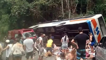 Фотография к новости: Бразилияда автобус апатқа ұшырап, 17 адам қаза тапты