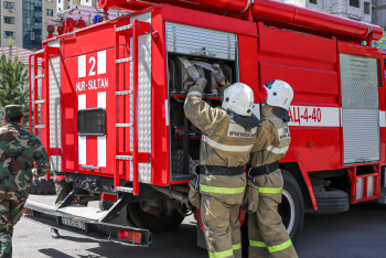 Фотография к новости: Қарағанды облысының өрт сөндірушілері әйел адамды құтқарды
