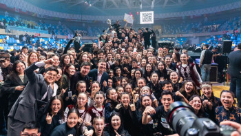 Фотография к новости: Мақсұт Нәрікбаев университеті білім алушылары студенттер қатарына қабылдауда ұлттық бағдарларды таныстырды
