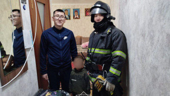 Фотография к новости: Абай облысында пәтерде қамалып қалған бала құтқарылды