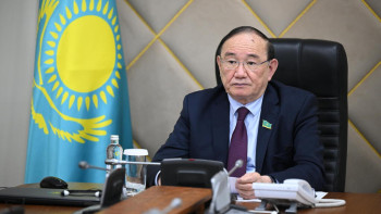 Фотография к новости: Отандық зертханалардың базасын жаңарту керек – сенатор