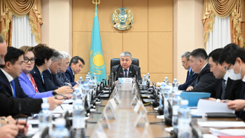 Фотография к новости: Сенаторлар азаматтық авиацияны дамыту жолдарын талқылады