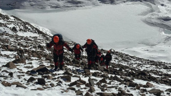 Фотография к новости: ТЖМ құтқарушылары Пионер шыңын бағындырды