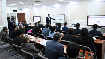 Фотография к новости: Гарвард түлектері Сенат Аппаратының қызметкерлеріне арнап тренинг өткізді