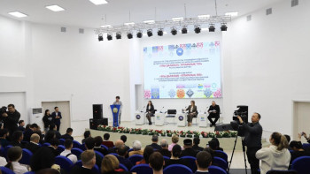 Фотография к новости: Көкшетауда "Ұлы даланың ұлтаралық тілі" атты республикалық форум өтті
