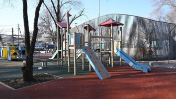 Фотография к новости: Алматыда қараусыз қалған бос жер жаяу жүргіншілер аймағына айналды