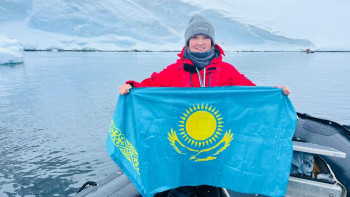 Фотография к новости: Антарктиданы жүзіп өткен тұңғыш қазақ қызы кім?