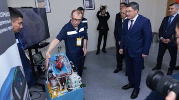 Фотография к новости: Премьер-министр трансплантология саласында сертификат алу рәсімін жеделдетуді тапсырды