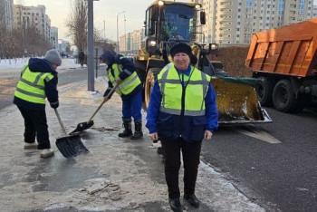 Фотография к новости: Коммуналдық қызметкер: Көше тазалығы - бәрімізге сын