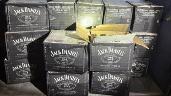 Фотография к новости: Шекарадан 22 қорап виски алып өтпек болған шетелдік ұсталды