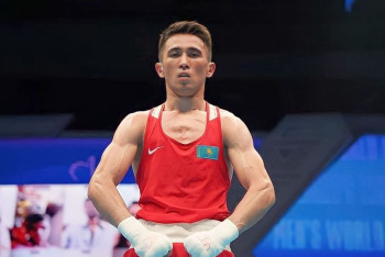 Фотография к новости: Бокстан Азия чемпионаты: Махмұд Сабырхан нокаутпен ширек финалға шықты