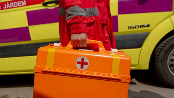 Фотография к новости: Алматыдағы қоймалардың бірінде жұмысшыны жедел саты басып қалды