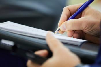 Фотография к новости: "Өзенмұнайгаз" басшылығы жұмысшыларды хаттамамен таныстырды