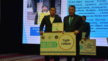 Фотография к новости: Түркістан облысында 100 ерікті марапатталды