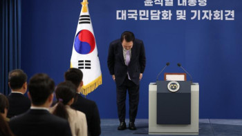 Фотография к новости: Оңтүстік Корея Президенті халықтан кешірім сұрады