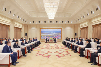 Фотография к новости: Қазақстан мен ШҰАА тауар айналымын екі есе арттыруға ниетті