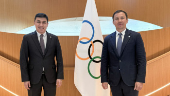 Фотография к новости: Геннадий Головкин ХОК өкілдерімен кездесу өткізді
