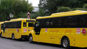 Фотография к новости: Алматыда келер жылы тағы 100 мектеп автобусын сатып алуға қаржы бөлінеді