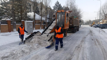 Фотография к новости: Астанадан бір түнде 7 мың текше метр қар шығарылды