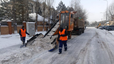Астанадан бір түнде 7 мың текше метр қар шығарылды