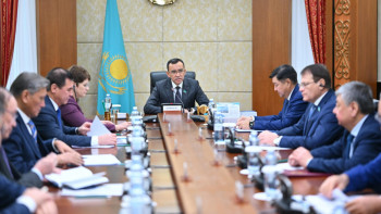 Фотография к новости: Сенаторлар палата отырысының күн тәртібін бекітті