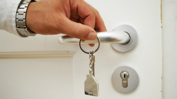 Фотография к новости: Үй кезегінде тұрғандардың мәселесі шешілген жоқ – Бектенов