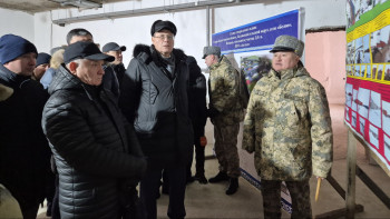 Фотография к новости: Сенаторлар Солтүстік Қазақстандағы шекара заставаларында болды