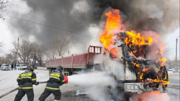 Фотография к новости: Абай облысының құтқарушылары жүк көлігіндегі өртті сөндірді