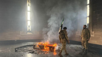 Фотография к новости: Көтерілісшілер Башар Асадтың әкесінің кесенесін өртеп жіберді