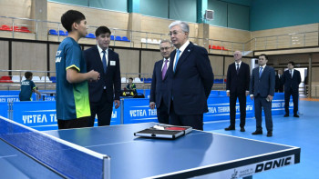 Фотография к новости: Мемлекет басшысы Талдықорғандағы Үстел теннисі орталығын аралап көрді