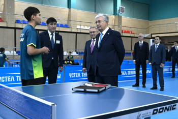 Фотография к новости: Мемлекет басшысы Талдықорғандағы Үстел теннисі орталығын аралап көрді