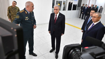 Фотография к новости: Президент Қаратал ауданының қорғаныс істері бөліміне барды