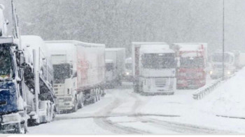 Фотография к новости: "Сырым" авткөлік өткізу пунктінде 450-500 жуық жүк көлігі жиналған