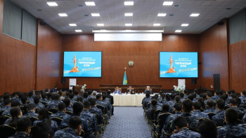 Фотография к новости: Нұртөре Жүсіп болашақ прокурорлармен кездесті