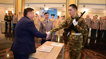 Фотография к новости: Патриоттардың екі буыны Отанға адал болуға ант берді
