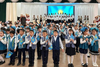 Елордада бір сәтте 700 оқушы патриоттық әнді шырқады